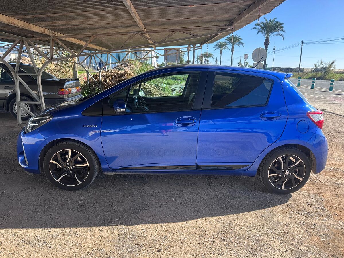 COMING SOON TOYOTA YARIS ADVANCE 1.5 HYBRID AUTO SPANISH LHD IN SPAIN 35000 MILES 2017